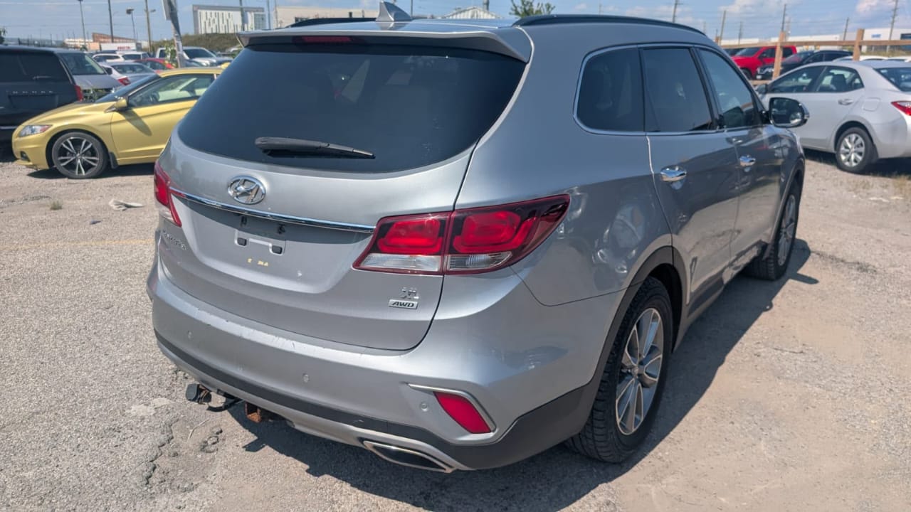 2017 Hyundai Santa Fe panoramic roof detail